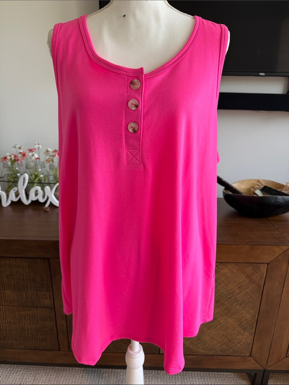 ANDREE BY UNIT Bright Hot Pink Sleeveless Henley Tank
